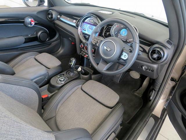 MINI クーパー コンバーチブル クラシック・トリム LEDヘッドライト 純正16アルミホイール コーナーセンサー コンフォートアクセス シートヒーター デジタルメーター バックカメラ ETC アクティブクルコン アップルカープレイ 電動パーキング(31枚目)