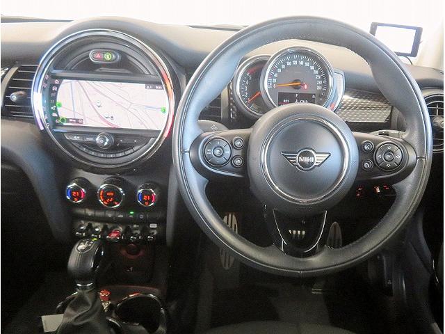 MINI クーパーSD カメラ&ペッパーPKG アディショナルヘッドライト LEDヘッドライト 純正17アルミホイール コーナーセンサー コンフォートアクセス 純正ナビ バックカメラ ETC アクティブクルーズコントロール(10枚目)
