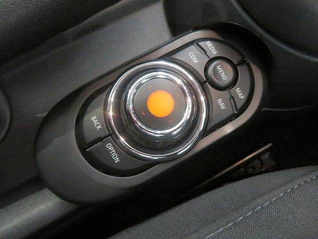 MINI クーパーSD カメラ&ペッパーPKG アディショナルヘッドライト LEDヘッドライト 純正17アルミホイール コーナーセンサー コンフォートアクセス 純正ナビ バックカメラ ETC アクティブクルーズコントロール(19枚目)