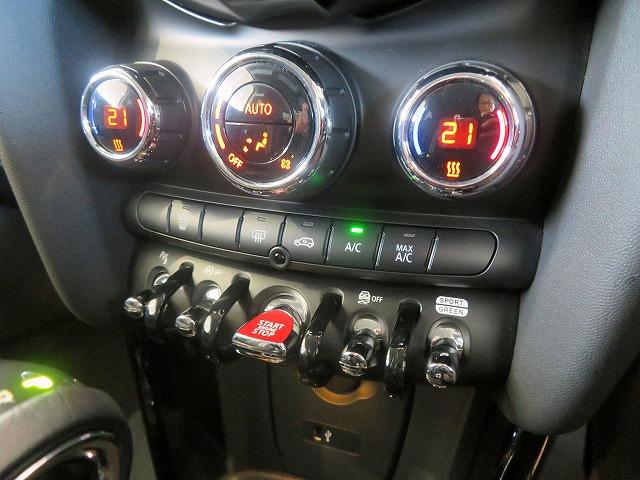 MINI クーパーSD カメラ&ペッパーPKG アディショナルヘッドライト LEDヘッドライト 純正17アルミホイール コーナーセンサー コンフォートアクセス 純正ナビ バックカメラ ETC アクティブクルーズコントロール(20枚目)