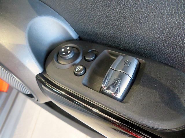 MINI クーパーSD カメラ&ペッパーPKG アディショナルヘッドライト LEDヘッドライト 純正17アルミホイール コーナーセンサー コンフォートアクセス 純正ナビ バックカメラ ETC アクティブクルーズコントロール(25枚目)