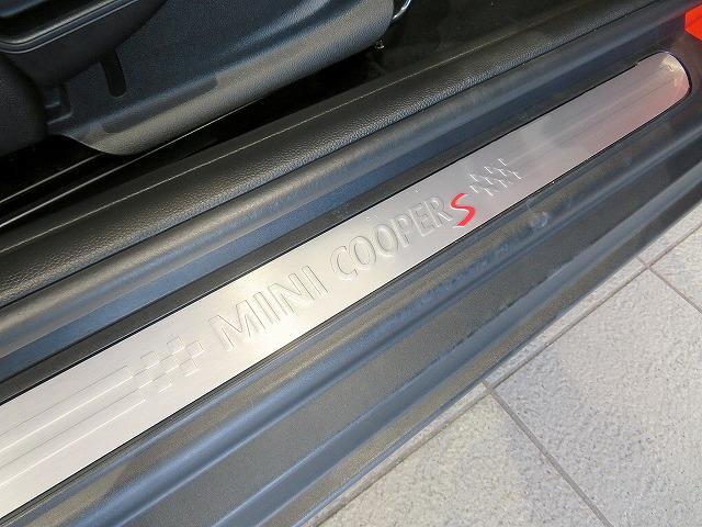 MINI クーパーSD カメラ&ペッパーPKG アディショナルヘッドライト LEDヘッドライト 純正17アルミホイール コーナーセンサー コンフォートアクセス 純正ナビ バックカメラ ETC アクティブクルーズコントロール(28枚目)