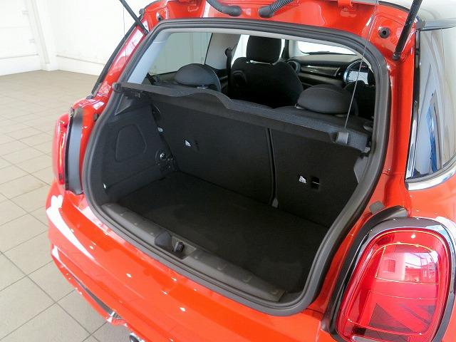 MINI クーパーSD カメラ&ペッパーPKG アディショナルヘッドライト LEDヘッドライト 純正17アルミホイール コーナーセンサー コンフォートアクセス 純正ナビ バックカメラ ETC アクティブクルーズコントロール(31枚目)