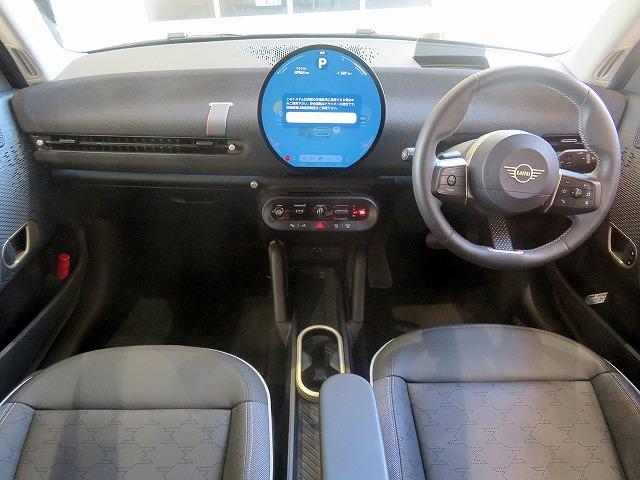 ＭＩＮＩ クーパーＳＥ　クラシック・トリム　ベスキン＆クロスコンビシート　シートヒーター　ステアリングヒーター　ヘッドアップディスプレイ　アクティブクルコン　レーンチェンジ＆ディパーチャーウォーニング　ＬＥＤヘッドライト　純正１７アルミホイール（6枚目）