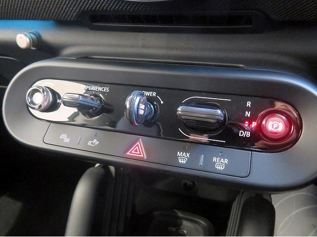 ＭＩＮＩ クーパーＳＥ　クラシック・トリム　ベスキン＆クロスコンビシート　シートヒーター　ステアリングヒーター　ヘッドアップディスプレイ　アクティブクルコン　レーンチェンジ＆ディパーチャーウォーニング　ＬＥＤヘッドライト　純正１７アルミホイール（18枚目）