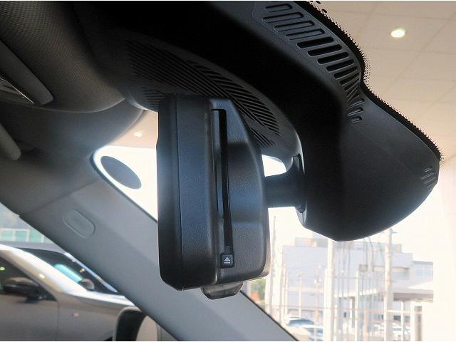 ＭＩＮＩ クーパーＳＥ　クラシック・トリム　ベスキン＆クロスコンビシート　シートヒーター　ステアリングヒーター　ヘッドアップディスプレイ　アクティブクルコン　レーンチェンジ＆ディパーチャーウォーニング　ＬＥＤヘッドライト　純正１７アルミホイール（20枚目）