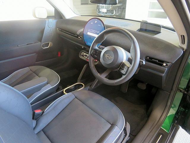 ＭＩＮＩ クーパーＳＥ　クラシック・トリム　ベスキン＆クロスコンビシート　シートヒーター　ステアリングヒーター　ヘッドアップディスプレイ　アクティブクルコン　レーンチェンジ＆ディパーチャーウォーニング　ＬＥＤヘッドライト　純正１７アルミホイール（25枚目）