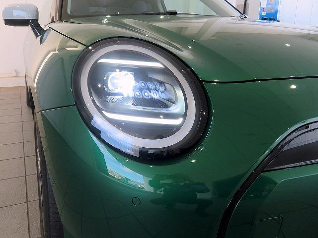 ＭＩＮＩ クーパーＳＥ　クラシック・トリム　ベスキン＆クロスコンビシート　シートヒーター　ステアリングヒーター　ヘッドアップディスプレイ　アクティブクルコン　レーンチェンジ＆ディパーチャーウォーニング　ＬＥＤヘッドライト　純正１７アルミホイール（33枚目）