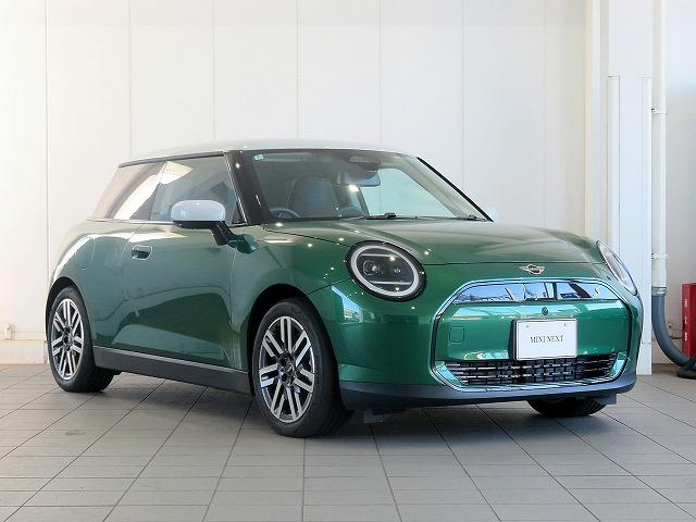 ＭＩＮＩ クーパーＳＥ　クラシック・トリム　ベスキン＆クロスコンビシート　シートヒーター　ステアリングヒーター　ヘッドアップディスプレイ　アクティブクルコン　レーンチェンジ＆ディパーチャーウォーニング　ＬＥＤヘッドライト　純正１７アルミホイール（40枚目）