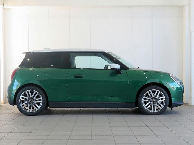 ＭＩＮＩ クーパーＳＥ　クラシック・トリム　ベスキン＆クロスコンビシート　シートヒーター　ステアリングヒーター　ヘッドアップディスプレイ　アクティブクルコン　レーンチェンジ＆ディパーチャーウォーニング　ＬＥＤヘッドライト　純正１７アルミホイール（42枚目）