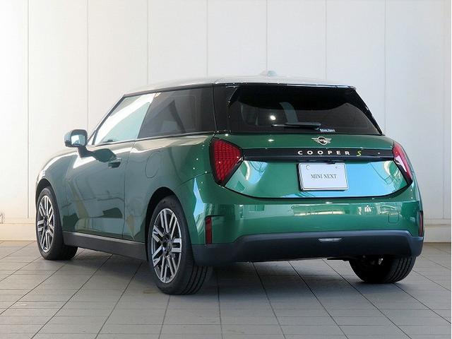 ＭＩＮＩ クーパーＳＥ　クラシック・トリム　ベスキン＆クロスコンビシート　シートヒーター　ステアリングヒーター　ヘッドアップディスプレイ　アクティブクルコン　レーンチェンジ＆ディパーチャーウォーニング　ＬＥＤヘッドライト　純正１７アルミホイール（45枚目）