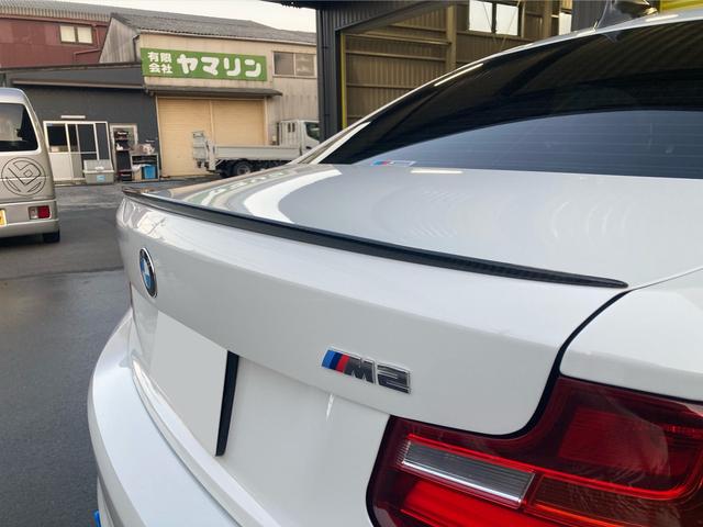 M2 ベースグレード ハーマンカードン F,S,Rカーボン調スポイラー 黒革シート バックカメラ 純正ナビ クルコン レーンアシスト HID アルカンターラステアリング シートヒーター M専用19インチアロイホイール(24枚目)