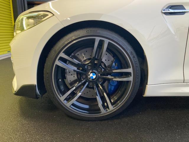 M2 ベースグレード ハーマンカードン F,S,Rカーボン調スポイラー 黒革シート バックカメラ 純正ナビ クルコン レーンアシスト HID アルカンターラステアリング シートヒーター M専用19インチアロイホイール(31枚目)