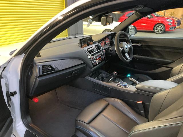 M2 ベースグレード ハーマンカードン F,S,Rカーボン調スポイラー 黒革シート バックカメラ 純正ナビ クルコン レーンアシスト HID アルカンターラステアリング シートヒーター M専用19インチアロイホイール(40枚目)