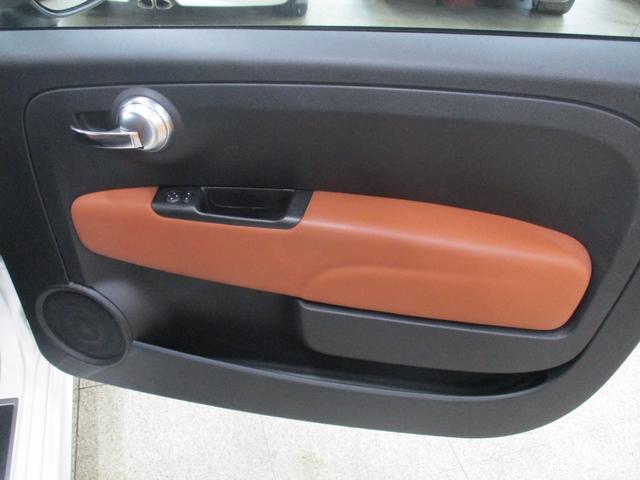 運転席の内張りです。