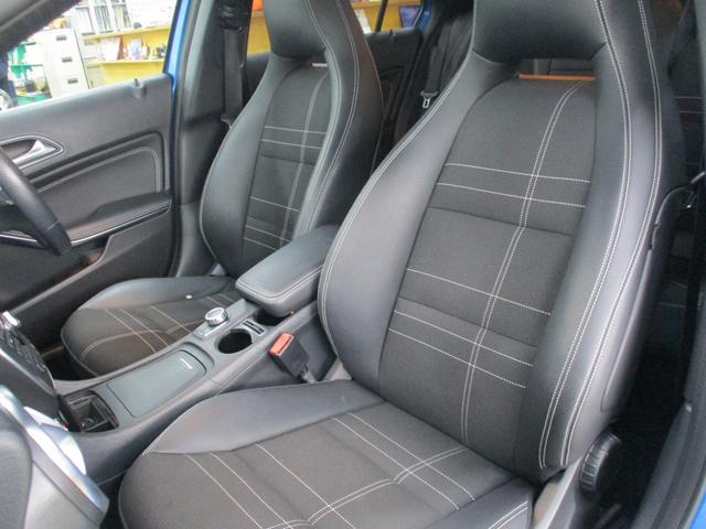 フロントシート周りのショットです。