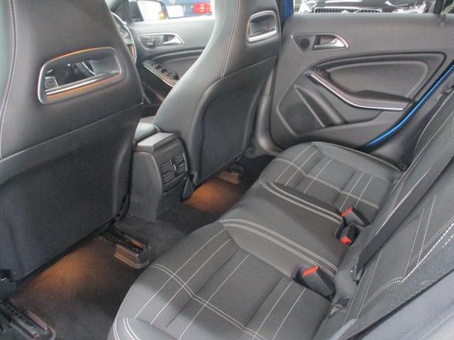 後部座席も十分な広さです。