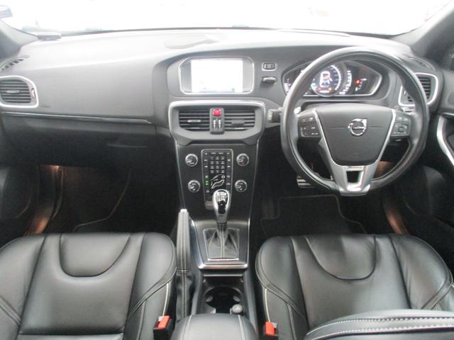 サービス工場を併設しておりますので、車検、点検、オイル交換、板金修理などもお任せください。また、各種テスターもご用意しております。