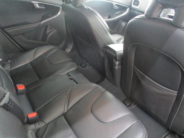 後部座席も十分な広さです。