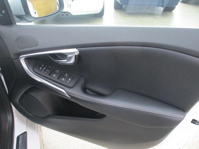 運転席の内張りです。