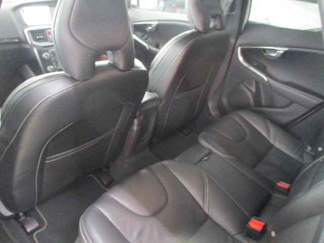 後部座席も十分な広さです。