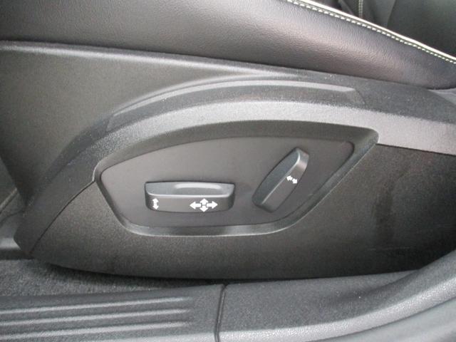 フロントシート周りのショットです。