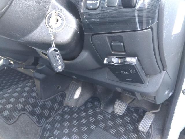 ハイエースバン 　ロングスーパーＧＬ　４ＷＤ　ディーゼルターボ　トヨタ純正ナビＴＶ　バックカメラ　ベットキット　前後ドライブレコーダー　ＥＴＣ（13枚目）