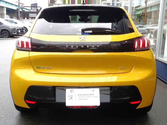 ｅ－２０８ ＧＴ　新車保証継承　高効率電動モーター＋高容量バッテリー　自動ハイビームＬＥＤ　後カメラ前後横ソナー　アクティブクルコン　ブラインドスポットモニター　アップルアンドロイド対応　スマートキー　１７ｉｎＡＷ（20枚目）