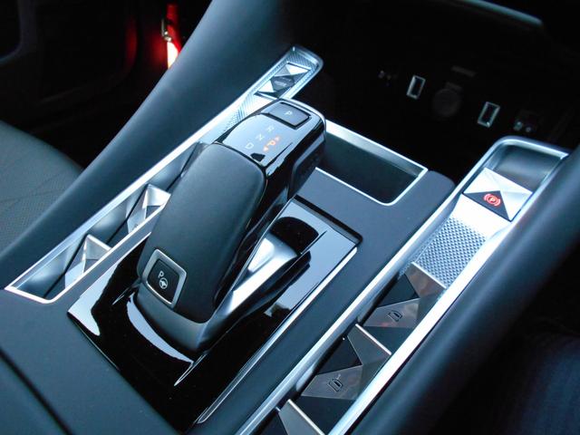 リヴォリ　新車保証継承　自動ハイビーム　アクティブスキャンサス　アクティブクルコン　ヒーター・ベンチレーション・メモリーパワーシート　アップルアンドロイド対応　純正ナビＴＶ　ＦＯＣＡＬサウンド　電動トランク(17枚目)