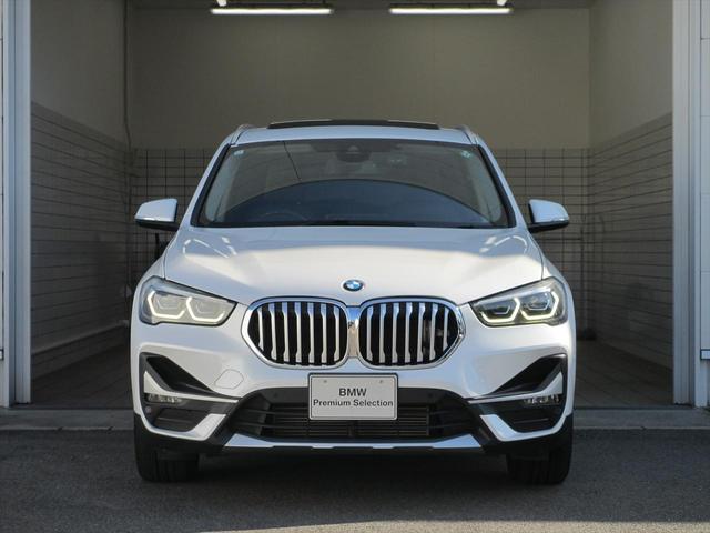 Ｘ１ ｘＤｒｉｖｅ　１８ｄ　ｘライン　パノラマ・ガラス・サンルーフ　全国２年保証　モカレザー　追従式クルーズコントロール　電動トランク　ワイヤレス充電　１８インチホイール　ＬＥＤヘッドライト（5枚目）