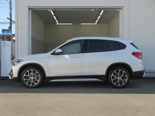 Ｘ１ ｘＤｒｉｖｅ　１８ｄ　ｘライン　パノラマ・ガラス・サンルーフ　全国２年保証　モカレザー　追従式クルーズコントロール　電動トランク　ワイヤレス充電　１８インチホイール　ＬＥＤヘッドライト（8枚目）