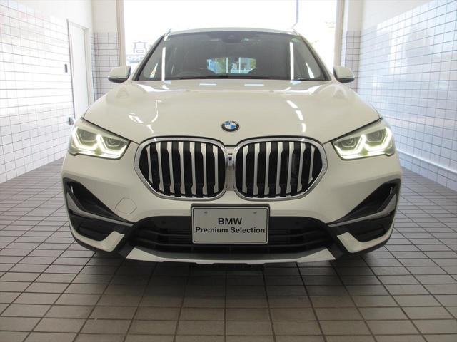 Ｘ１ ｘＤｒｉｖｅ　１８ｄ　ｘライン　パノラマ・ガラス・サンルーフ　全国２年保証　モカレザー　追従式クルーズコントロール　電動トランク　ワイヤレス充電　１８インチホイール　ＬＥＤヘッドライト（10枚目）