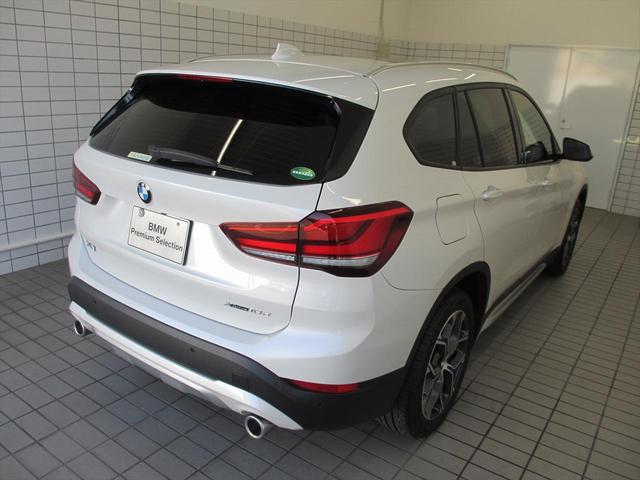 Ｘ１ ｘＤｒｉｖｅ　１８ｄ　ｘライン　パノラマ・ガラス・サンルーフ　全国２年保証　モカレザー　追従式クルーズコントロール　電動トランク　ワイヤレス充電　１８インチホイール　ＬＥＤヘッドライト（13枚目）