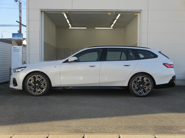 5シリーズ 523d xDriveツーリング Mスポーツ ワンオーナー 全国2年保証 追従式クルーズコントロール ヘッドアップディスプレイ 全周囲カメラ 20インチホイール(8枚目)