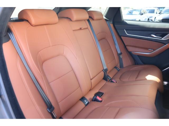 Fペイス  茶レザー・サンルーフ・シートヒーター・純正ナビゲーション・バックカメラ・デジタルメーター・純正ドライブレコーダー(4枚目)