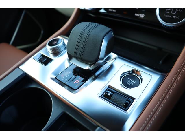 Fペイス  茶レザー・サンルーフ・シートヒーター・純正ナビゲーション・バックカメラ・デジタルメーター・純正ドライブレコーダー(20枚目)