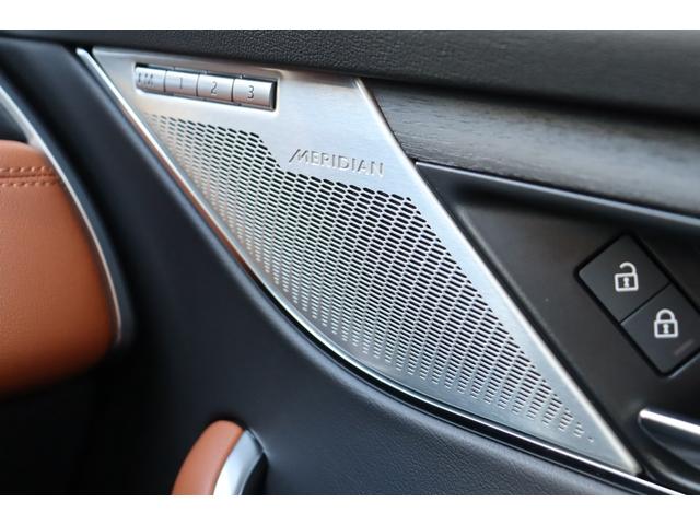 Fペイス  茶レザー・サンルーフ・シートヒーター・純正ナビゲーション・バックカメラ・デジタルメーター・純正ドライブレコーダー(21枚目)