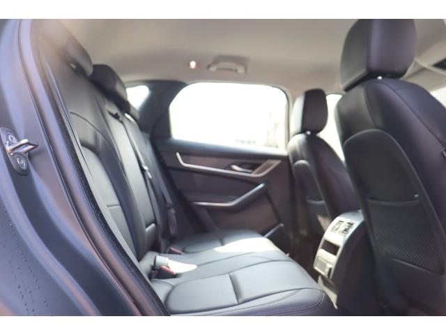 Fペイス ベースグレード D200 パワーテールゲート・黒レザーシート・クルーズコントロール・シートヒーター(4枚目)