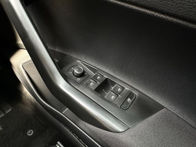 ＴＳＩスタイル　プリクラッシュブレーキ　Ｂカメラ　ナビ　コーナーセンサー　Ｂｌｕｅｔｏｏｔｈ　ＥＴＣ２．０　ＡＣＣ　ＬＥＤヘッドライト　禁煙車　弊社元デモカー　スマートキー　液晶メーターパネル　ＩＱライト(32枚目)