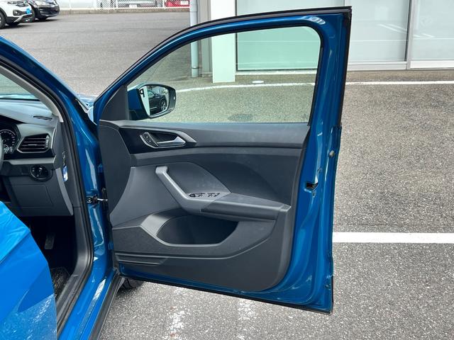 T-クロス TSI 1st 前後センサー LKA Bluetoothオーディオ LEDライト スマートキ- アダクティブクルーズコントロール メモリーナビ 禁煙 フルセグ パークアシスト 電動格納ミラー エアコン ルーフレール(40枚目)