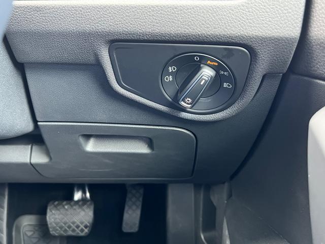 ゴルフトゥーラン ＴＳＩ　ハイライン　前後ソナー　パワーテールゲート　ＬＥＤライト　レーンキープ　ナビ　スマートエントリー　シートヒーター　キーレス　パークアシスト　ＡＣＣ　衝突被害軽減ブレーキ　ブルートゥースオーディオ　禁煙車　Ｂカメラ（33枚目）