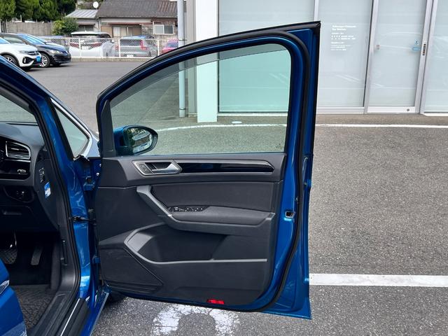 ゴルフトゥーラン ＴＳＩ　ハイライン　前後ソナー　パワーテールゲート　ＬＥＤライト　レーンキープ　ナビ　スマートエントリー　シートヒーター　キーレス　パークアシスト　ＡＣＣ　衝突被害軽減ブレーキ　ブルートゥースオーディオ　禁煙車　Ｂカメラ（39枚目）