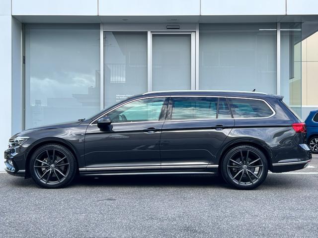 パサートヴァリアント TDI Rライン LEDヘッドライト レーンアシスト 電動リヤゲート コーナーセンサー 前席シートヒーター BT 禁煙使用 バックカメラ 本革シート ナビ ACC パワーシート 駐車アシスト ETC2.0 ワンオーナー(5枚目)