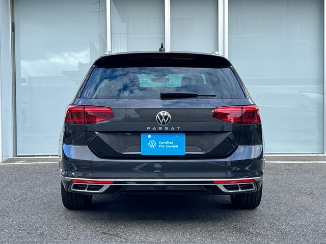 パサートヴァリアント TDI Rライン LEDヘッドライト レーンアシスト 電動リヤゲート コーナーセンサー 前席シートヒーター BT 禁煙使用 バックカメラ 本革シート ナビ ACC パワーシート 駐車アシスト ETC2.0 ワンオーナー(7枚目)