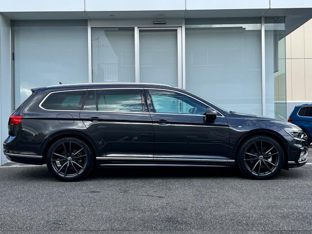 パサートヴァリアント TDI Rライン LEDヘッドライト レーンアシスト 電動リヤゲート コーナーセンサー 前席シートヒーター BT 禁煙使用 バックカメラ 本革シート ナビ ACC パワーシート 駐車アシスト ETC2.0 ワンオーナー(9枚目)