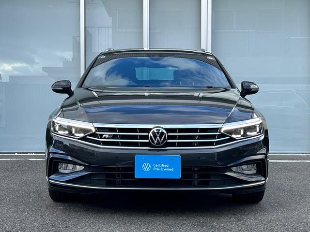パサートヴァリアント TDI Rライン LEDヘッドライト レーンアシスト 電動リヤゲート コーナーセンサー 前席シートヒーター BT 禁煙使用 バックカメラ 本革シート ナビ ACC パワーシート 駐車アシスト ETC2.0 ワンオーナー(11枚目)