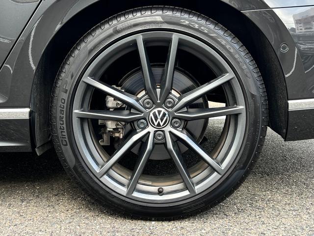 パサートヴァリアント TDI Rライン LEDヘッドライト レーンアシスト 電動リヤゲート コーナーセンサー 前席シートヒーター BT 禁煙使用 バックカメラ 本革シート ナビ ACC パワーシート 駐車アシスト ETC2.0 ワンオーナー(13枚目)