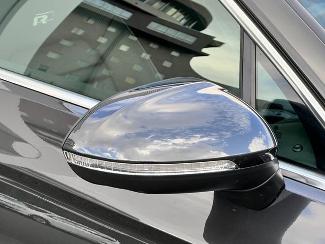 パサートヴァリアント TDI Rライン LEDヘッドライト レーンアシスト 電動リヤゲート コーナーセンサー 前席シートヒーター BT 禁煙使用 バックカメラ 本革シート ナビ ACC パワーシート 駐車アシスト ETC2.0 ワンオーナー(14枚目)