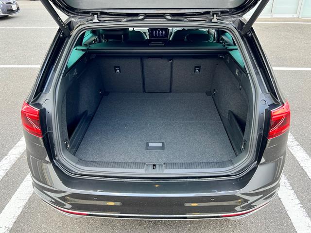 パサートヴァリアント TDI Rライン LEDヘッドライト レーンアシスト 電動リヤゲート コーナーセンサー 前席シートヒーター BT 禁煙使用 バックカメラ 本革シート ナビ ACC パワーシート 駐車アシスト ETC2.0 ワンオーナー(18枚目)