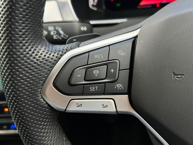 パサートヴァリアント TDI Rライン LEDヘッドライト レーンアシスト 電動リヤゲート コーナーセンサー 前席シートヒーター BT 禁煙使用 バックカメラ 本革シート ナビ ACC パワーシート 駐車アシスト ETC2.0 ワンオーナー(22枚目)
